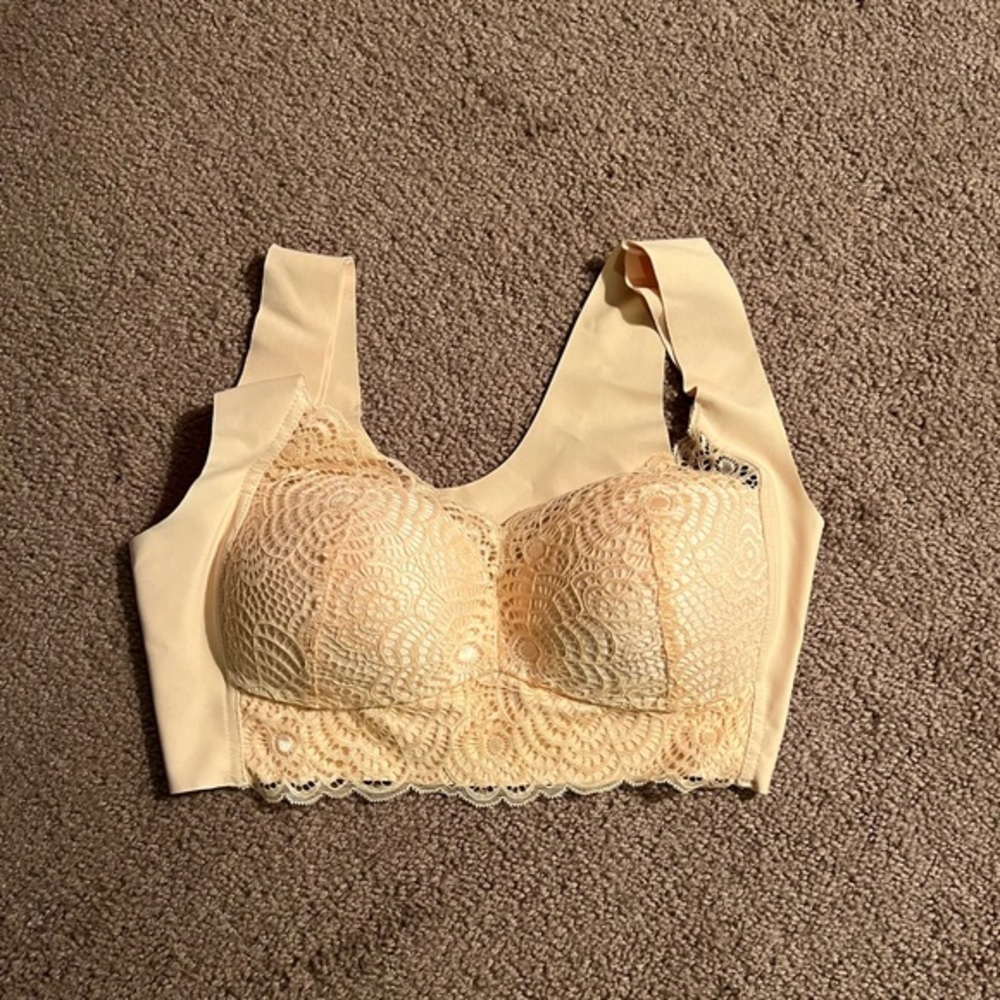 NWOT Seamless Bra​​​​​​​​​​​